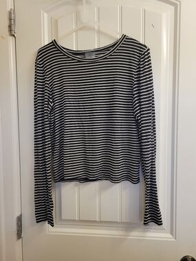 2/$20 Olivia Rae Black & White Striped Long Sleeve Tee